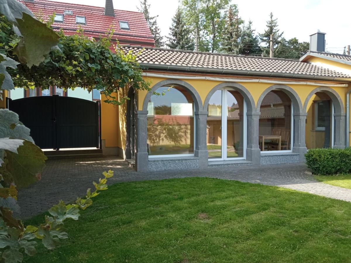 Haus Toskana, Kleines Ferienhaus Im Toskanagarten Bad Sulza Exterior photo